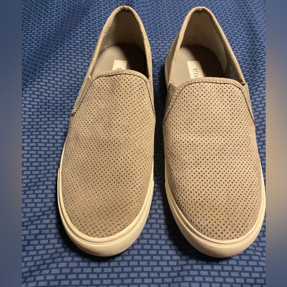 Gray Slip On Steve Madden Shoes size 7.5 (runs smaller) - Picture 5 of 10